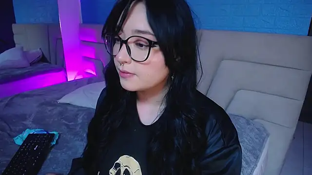 Snapshot of Miss_Loise chatting on 13, 10, 2025 Miss Loise online show from 13, 10, 2025