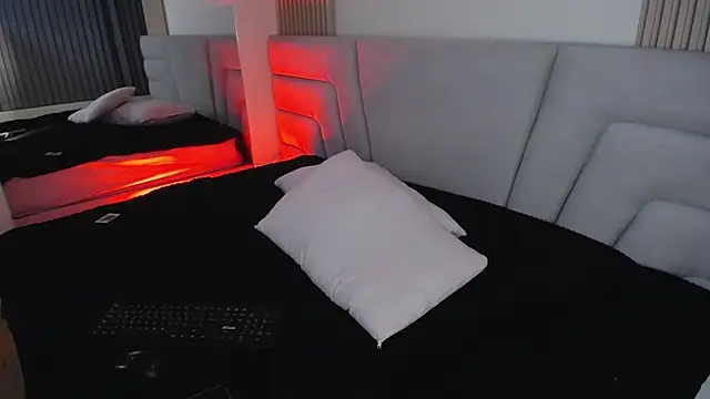 Snapshot of Miss_Loise chatting on 25, 10, 2025 Miss Loise online show from 25, 10, 2025