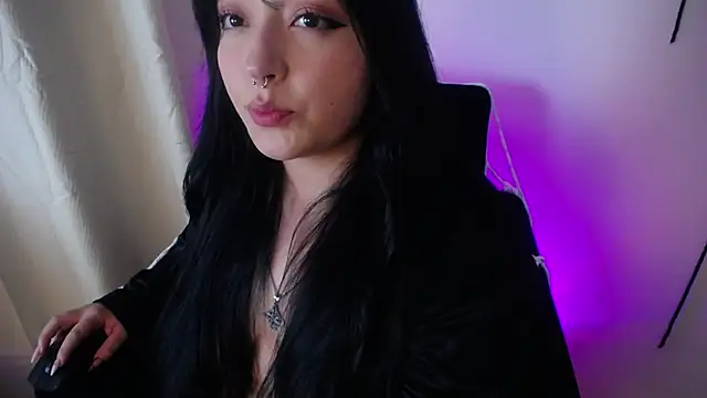 Snapshot of Miss_Loise chatting on 28, 10, 2025 Miss Loise online show from 28, 10, 2025