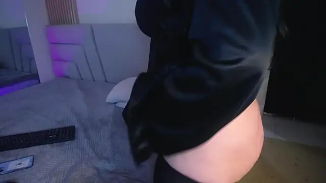 Snapshot of Miss_Loise chatting on 15, 11, 2025 Miss Loise online show from 15, 11, 2025