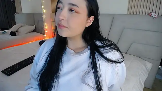 Snapshot of Miss_Loise chatting on 15, 12, 2025 Miss Loise online show from 15, 12, 2025