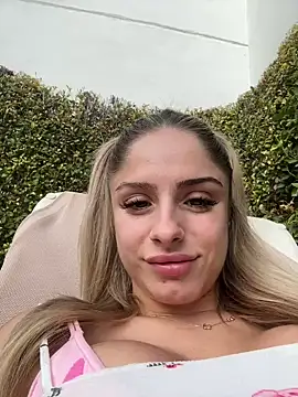 Snapshot of BritneyDimond chatting on 4, 12, 2024 BritneyDimond online show from 4, 12, 2024