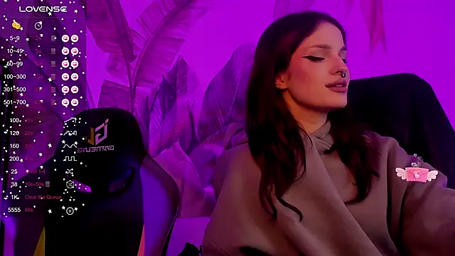 BratzieDarsie online show from 17, 12, 2024