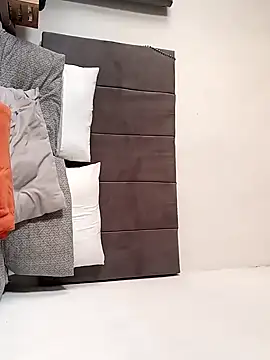 BLACK BOTTOM03 online show from 28, 11, 2025