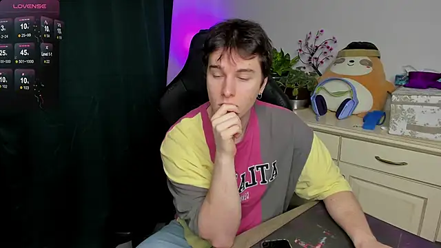 Snapshot of Vincent_Strong chatting on 6, 2, 2026 Vincent Strong online show from 6, 2, 2026