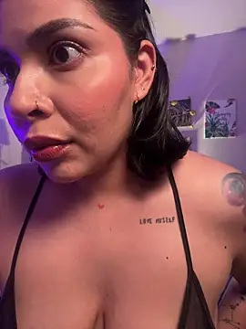 Snapshot of GigiiStone chatting on 2, 4, 2026 GigiiStone online show from 2, 4, 2026