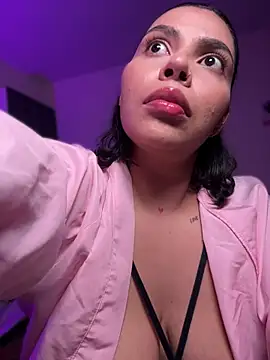 Snapshot of GigiiStone chatting on 8, 4, 2026 GigiiStone online show from 8, 4, 2026