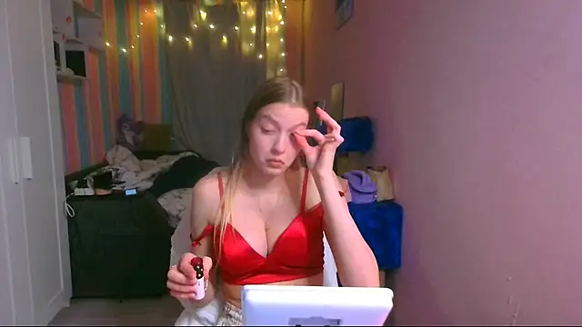 Snapshot of __Aphrodita__wow__ chatting on 10, 12, 2024   Aphrodita  wow   online show from 10, 12, 2024