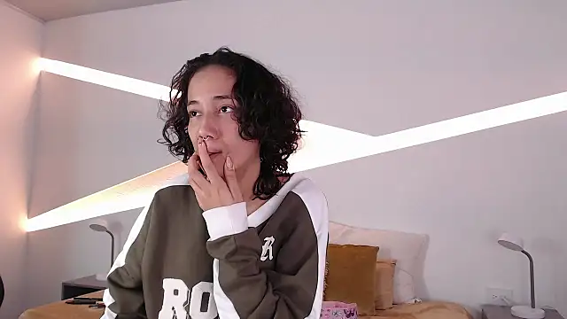 hot little bunny online show from 15, 12, 2024