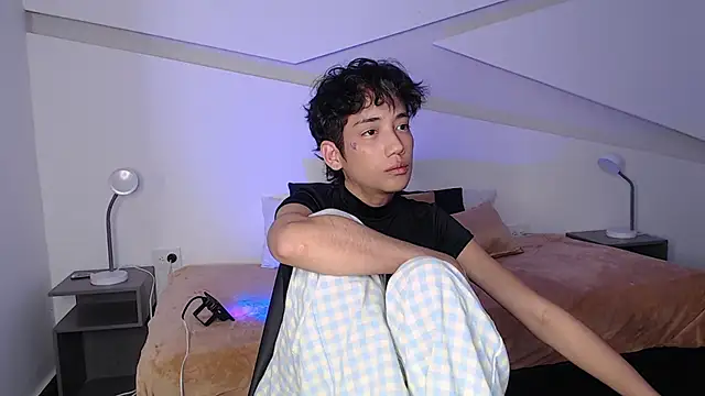 hot little bunny online show from 2, 3, 2025