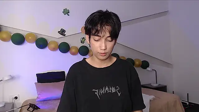 hot little bunny online show from 18, 3, 2025