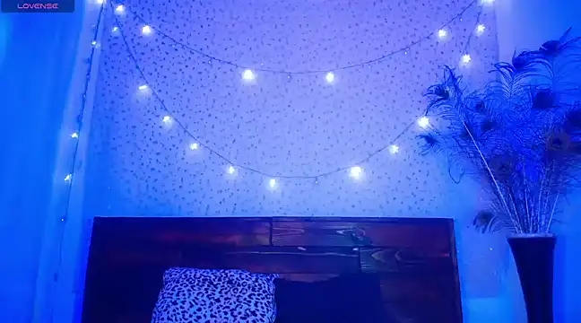 DaMikaela  online show from 25, 1, 2025