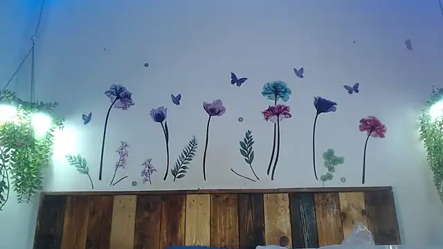 DaMikaela  online show from 3, 2, 2025