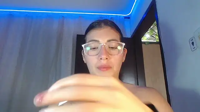 DaMikaela  online show from 6, 2, 2025