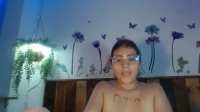 DaMikaela  online show from 7, 3, 2025