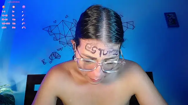 DaMikaela  online show from 13, 3, 2025