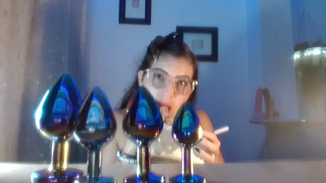 DaMikaela  online show from 2, 2, 2026