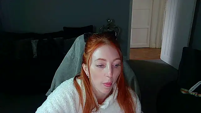 Snapshot of Red_firesquirt chatting on 5, 2, 2025 Red firesquirt online show from 5, 2, 2025