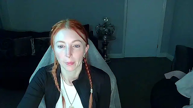 Snapshot of Red_firesquirt chatting on 5, 2, 2025 Red firesquirt online show from 5, 2, 2025