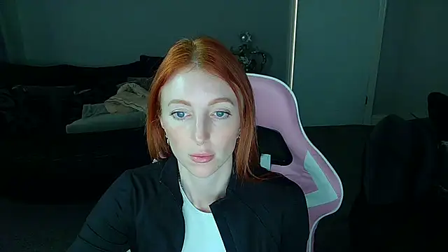 Snapshot of Red_firesquirt chatting on 5, 3, 2025 Red firesquirt online show from 5, 3, 2025