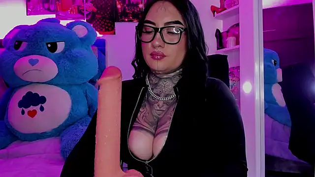 Snapshot of CloeeBeckam chatting on 8, 4, 2026 CloeeBeckam online show from 8, 4, 2026