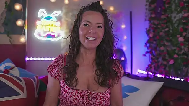 Snapshot of AmicaBentley chatting on 11, 4, 2026 AmicaBentley online show from 11, 4, 2026