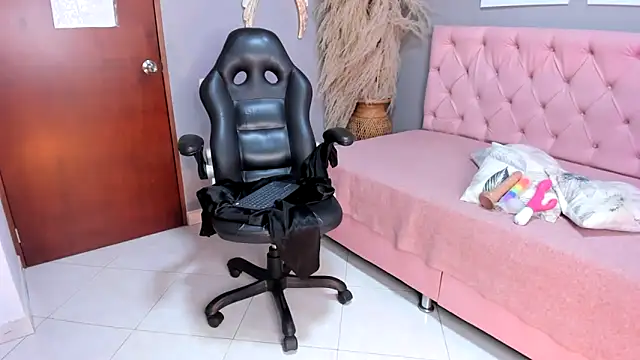 Snapshot of Anahi_falcon chatting on 3, 3, 2026 Anahi falcon online show from 3, 3, 2026