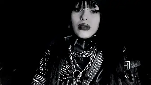 Snapshot of XXIOUX chatting on 9, 4, 2026 XXIOUX online show from 9, 4, 2026