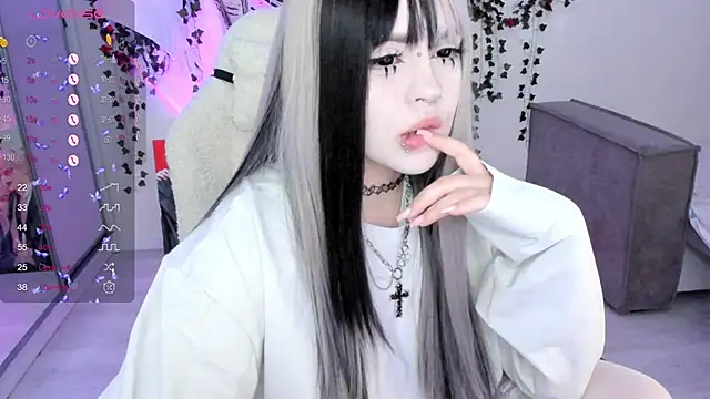 Snapshot of SelenaCute chatting on 9, 11, 2025 SelenaCute online show from 9, 11, 2025