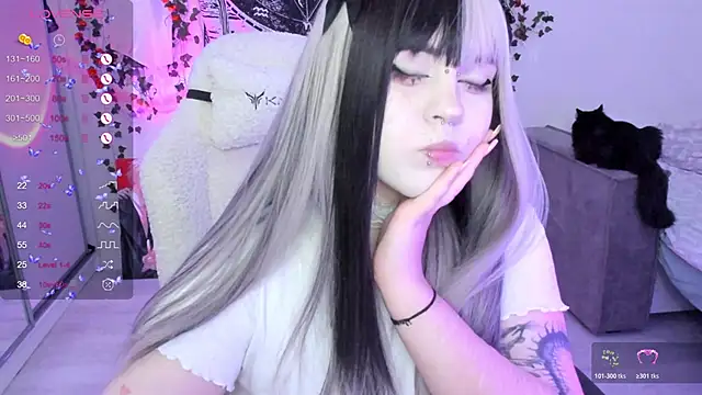 Snapshot of SelenaCute chatting on 19, 11, 2025 SelenaCute online show from 19, 11, 2025