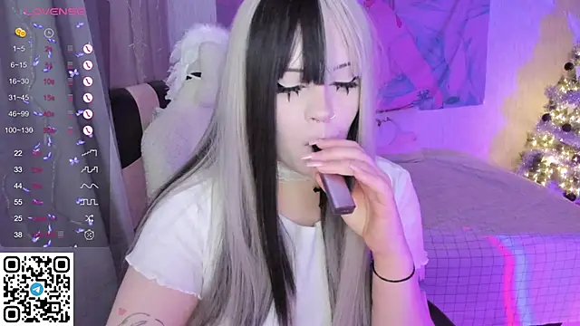 Snapshot of SelenaCute chatting on 14, 12, 2025 SelenaCute online show from 14, 12, 2025