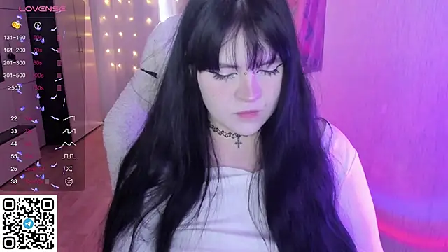 Snapshot of SelenaCute chatting on 4, 3, 2026 SelenaCute online show from 4, 3, 2026