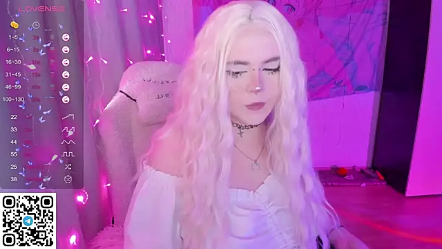 Snapshot of SelenaCute chatting on 24, 4, 2026 SelenaCute online show from 24, 4, 2026