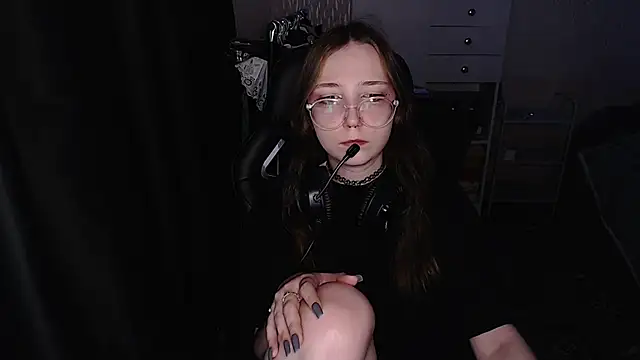 AmeliaKamishiro online show from 18, 12, 2025