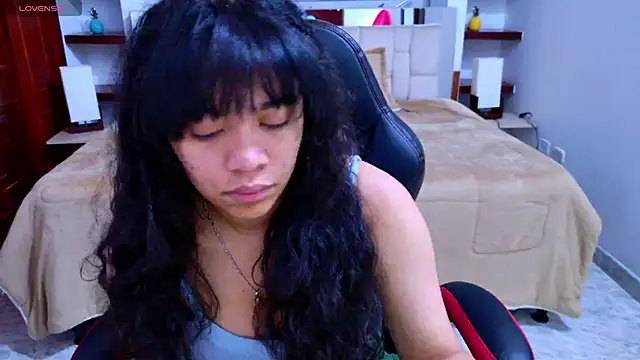 Snapshot of laureentt_ chatting on 11, 10, 2025 laureentt online show from 11, 10, 2025