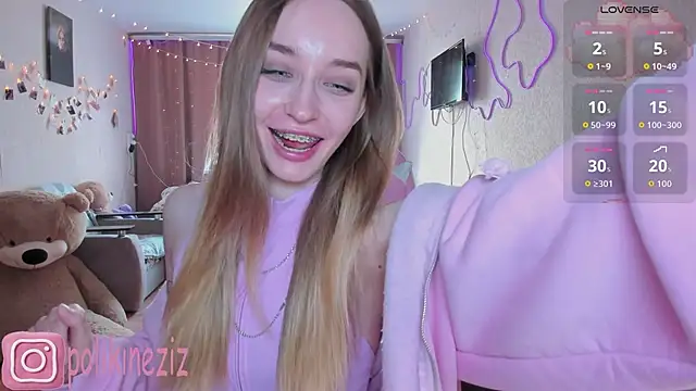 Snapshot of MoonDust chatting on 5, 4, 2026 MoonDust online show from 5, 4, 2026