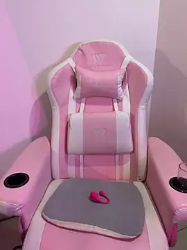 Snapshot of Felicia_smok3 chatting on 4, 4, 2026 Felicia smok3 online show from 4, 4, 2026