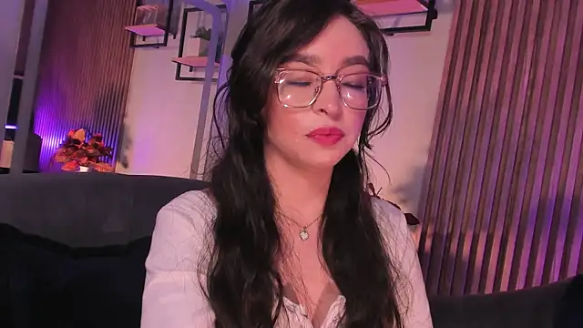 Snapshot of Eva_Macalliter chatting on 19, 4, 2026 Eva Macalliter online show from 19, 4, 2026