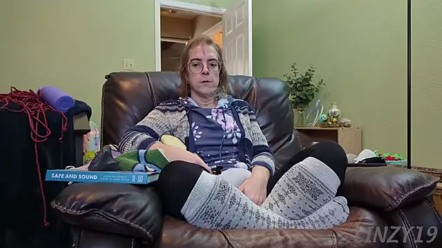 Snapshot of Linzy_19 chatting on 13, 1, 2025 Linzy 19 online show from 13, 1, 2025