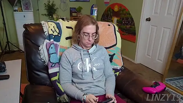 Snapshot of Linzy_19 chatting on 12, 2, 2025 Linzy 19 online show from 12, 2, 2025