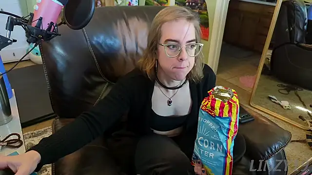 Snapshot of Linzy_19 chatting on 24, 2, 2025 Linzy 19 online show from 24, 2, 2025