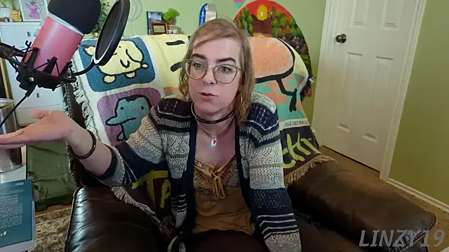 Snapshot of Linzy_19 chatting on 27, 2, 2025 Linzy 19 online show from 27, 2, 2025