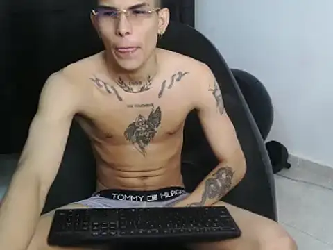 Snapshot of hot_king20 chatting on 23, 2, 2025 hot king20 online show from 23, 2, 2025