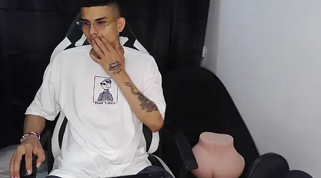 Snapshot of hot_king20 chatting on 4, 3, 2025 hot king20 online show from 4, 3, 2025