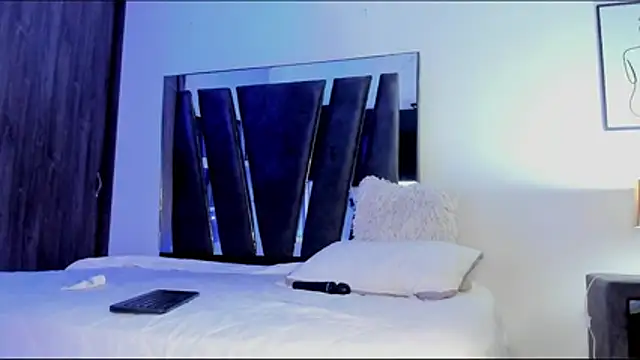 Snapshot of HollyEvanz chatting on 3, 2, 2026 HollyEvanz online show from 3, 2, 2026