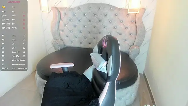 Snapshot of Alice_Laurentt chatting on 8, 11, 2025 Alice Laurentt online show from 8, 11, 2025