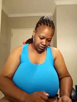 Snapshot of bustylisa1983 chatting on 18, 3, 2026 bustylisa1983 online show from 18, 3, 2026