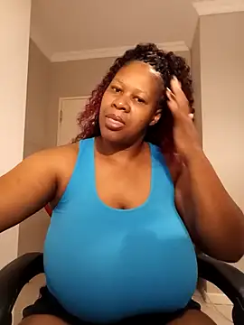 Snapshot of bustylisa1983 chatting on 2, 4, 2026 bustylisa1983 online show from 2, 4, 2026