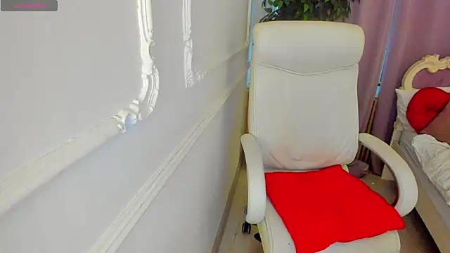 Snapshot of Lily_Marlin chatting on 4, 4, 2026 Lily Marlin online show from 4, 4, 2026