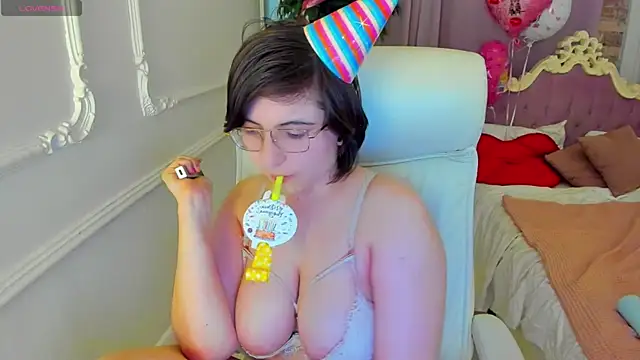 Snapshot of Lily_Marlin chatting on 18, 4, 2026 Lily Marlin online show from 18, 4, 2026